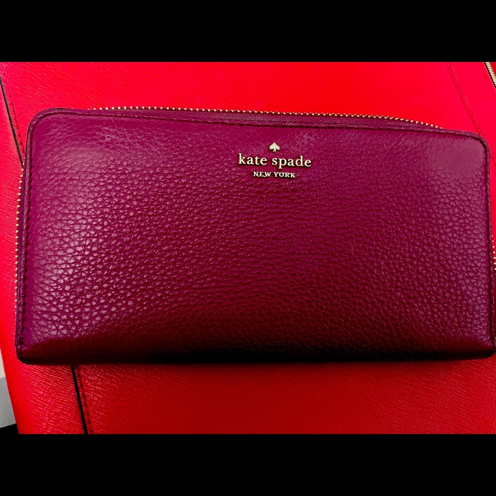 Kate Spade Leather zip around wallet EUC